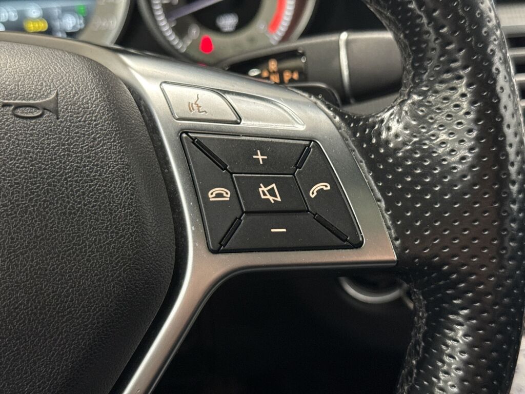 Mercedes-Benz E 2015 Met.helmiäisvalkoinen