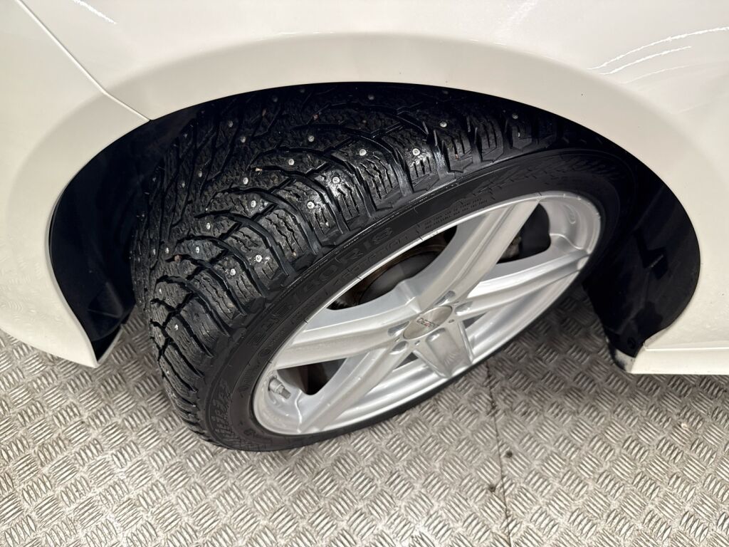 Mercedes-Benz E 2015 Met.helmiäisvalkoinen