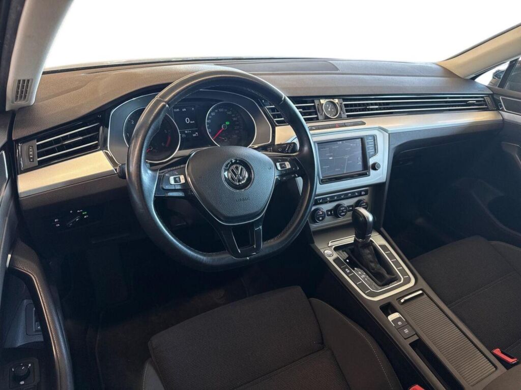 Volkswagen Passat 2015 Musta