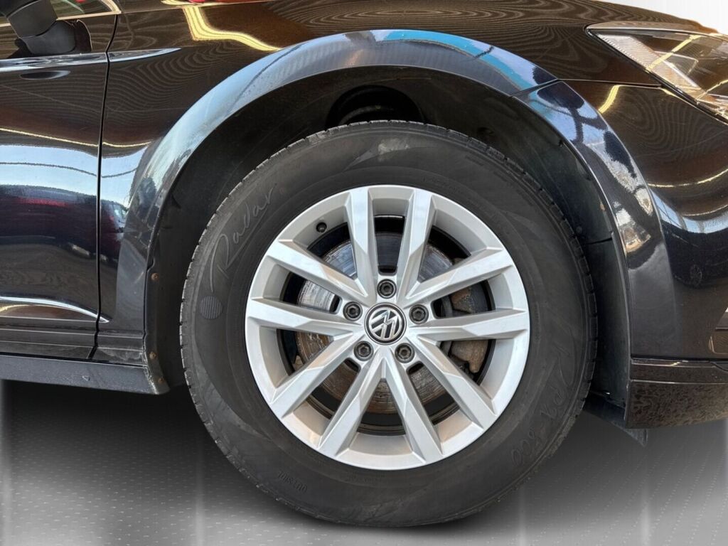 Volkswagen Passat 2015 Musta