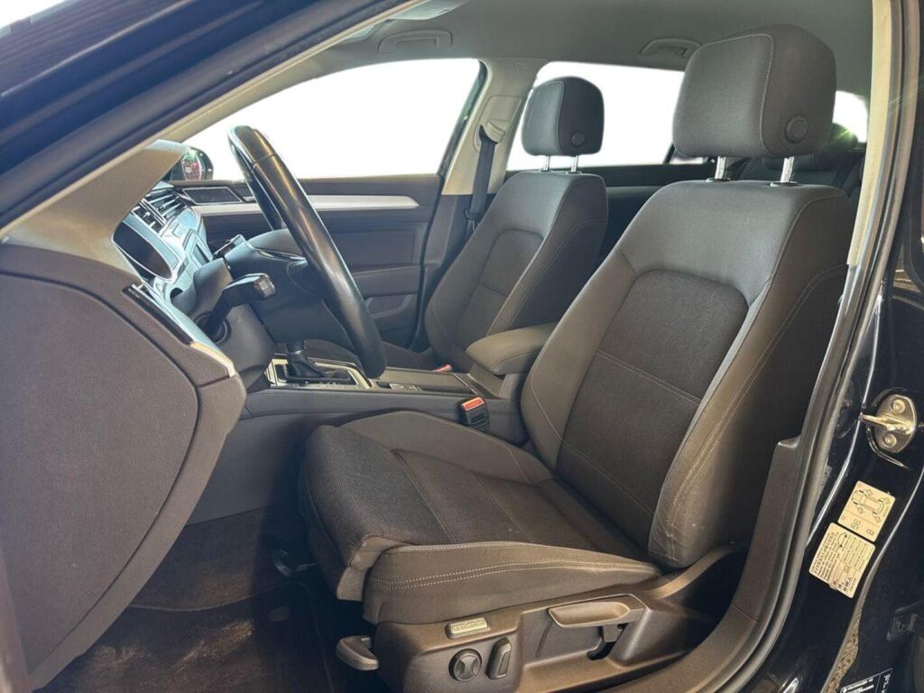 Volkswagen Passat 2015 Musta