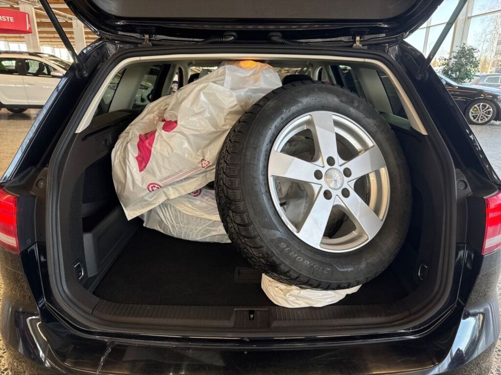 Volkswagen Passat 2015 Musta