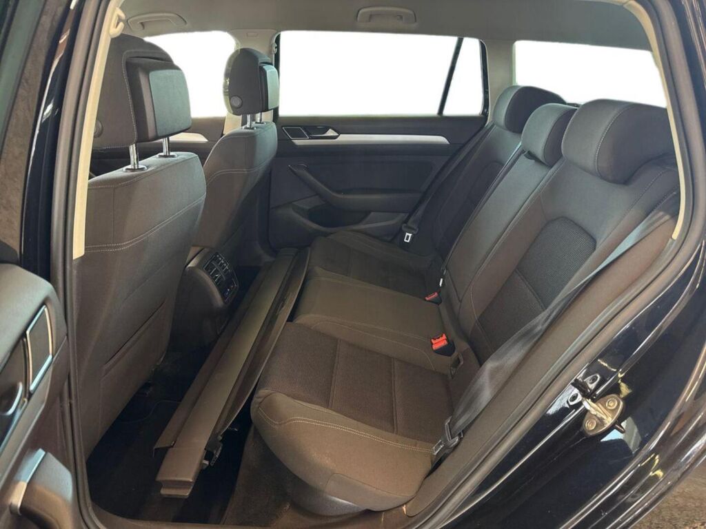 Volkswagen Passat 2015 Musta