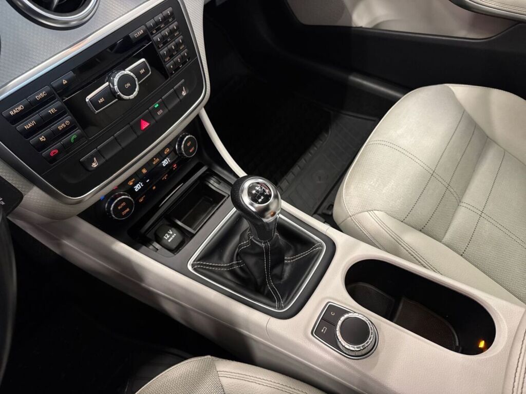 Mercedes-Benz A 2015 Valkoinen