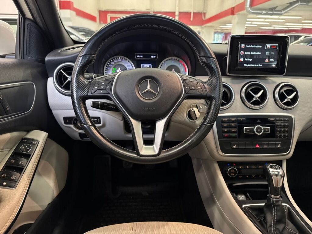 Mercedes-Benz A 2015 Valkoinen