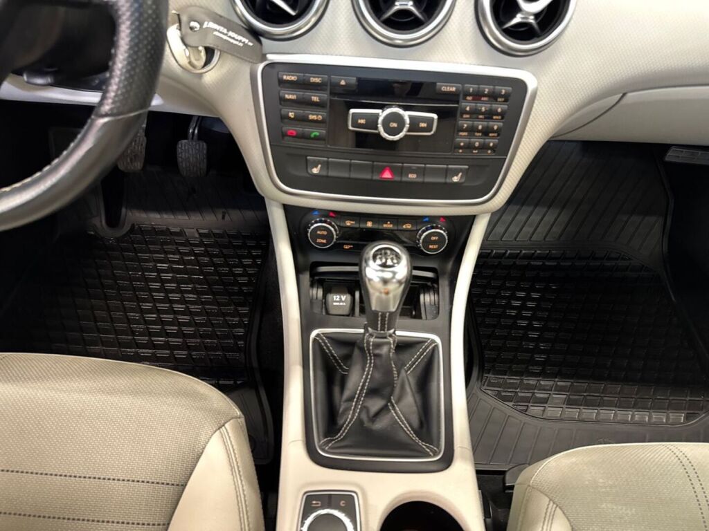 Mercedes-Benz A 2015 Valkoinen