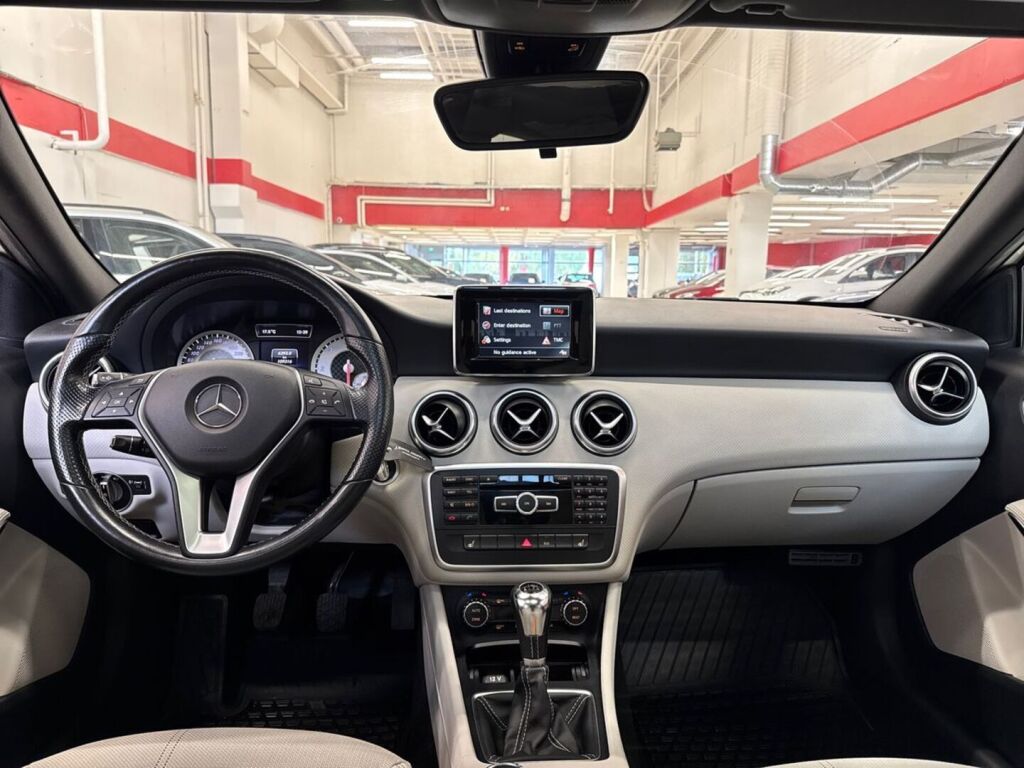 Mercedes-Benz A 2015 Valkoinen