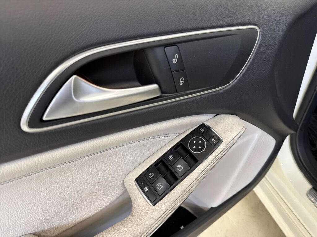 Mercedes-Benz A 2015 Valkoinen