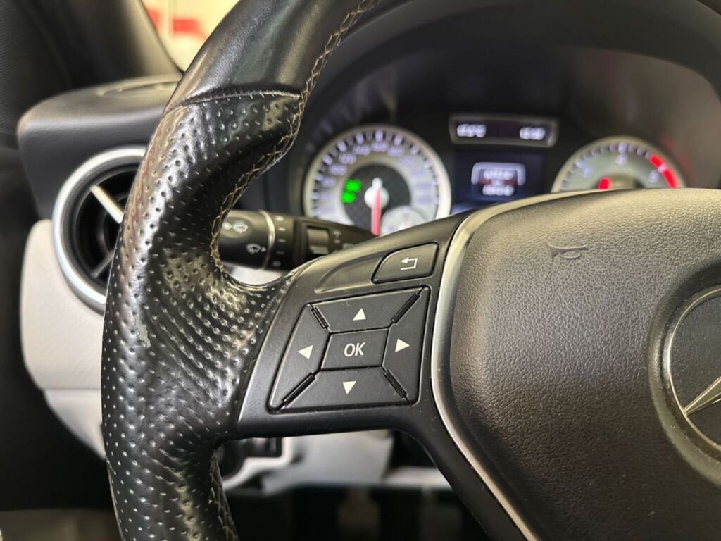 Mercedes-Benz A 2015 Valkoinen