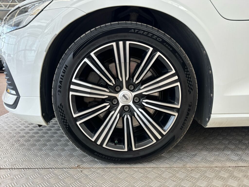 Volvo V60 2019 Valkoinen