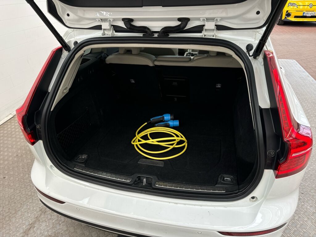 Volvo V60 2019 Valkoinen