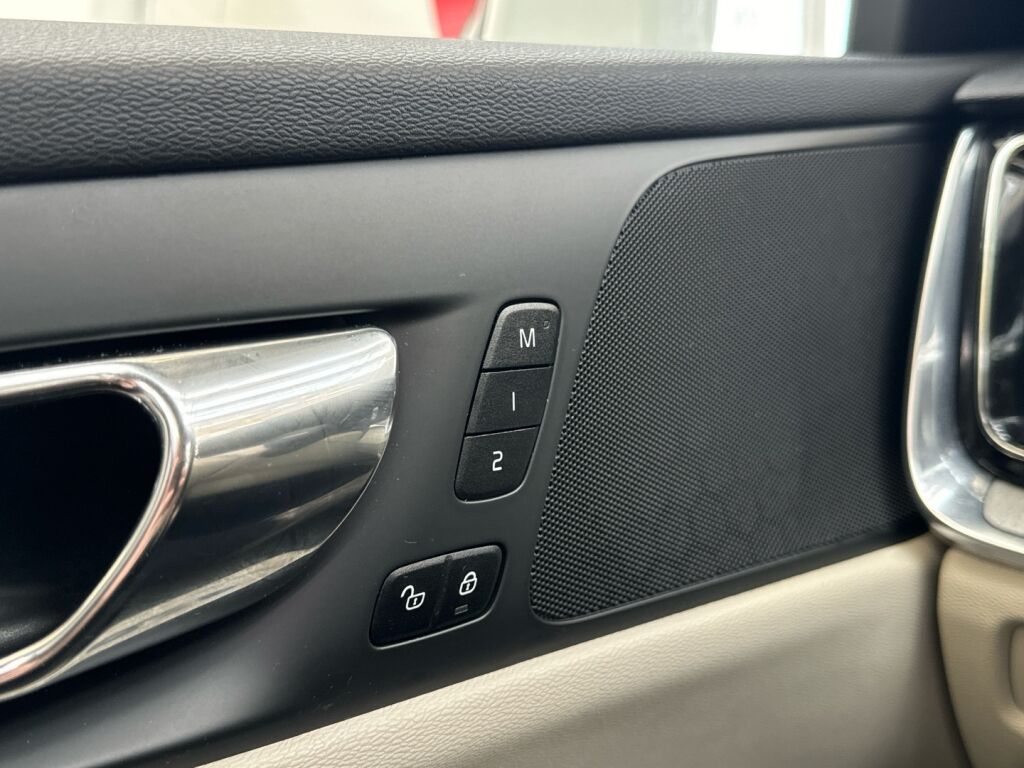 Volvo V60 2019 Valkoinen