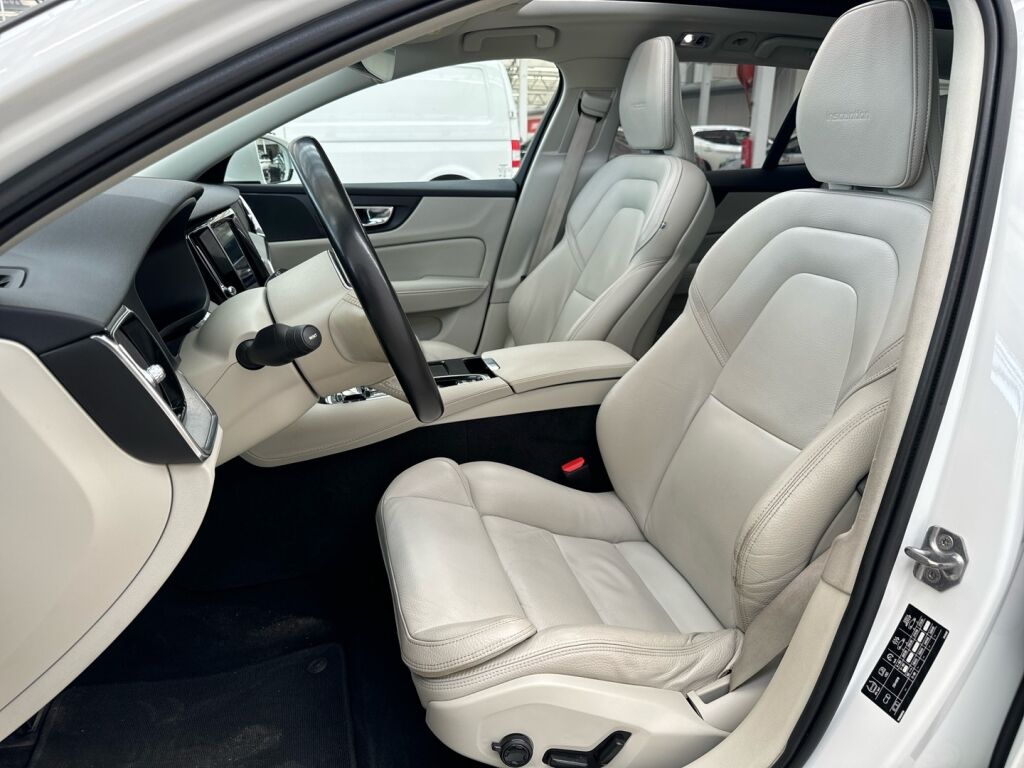 Volvo V60 2019 Valkoinen