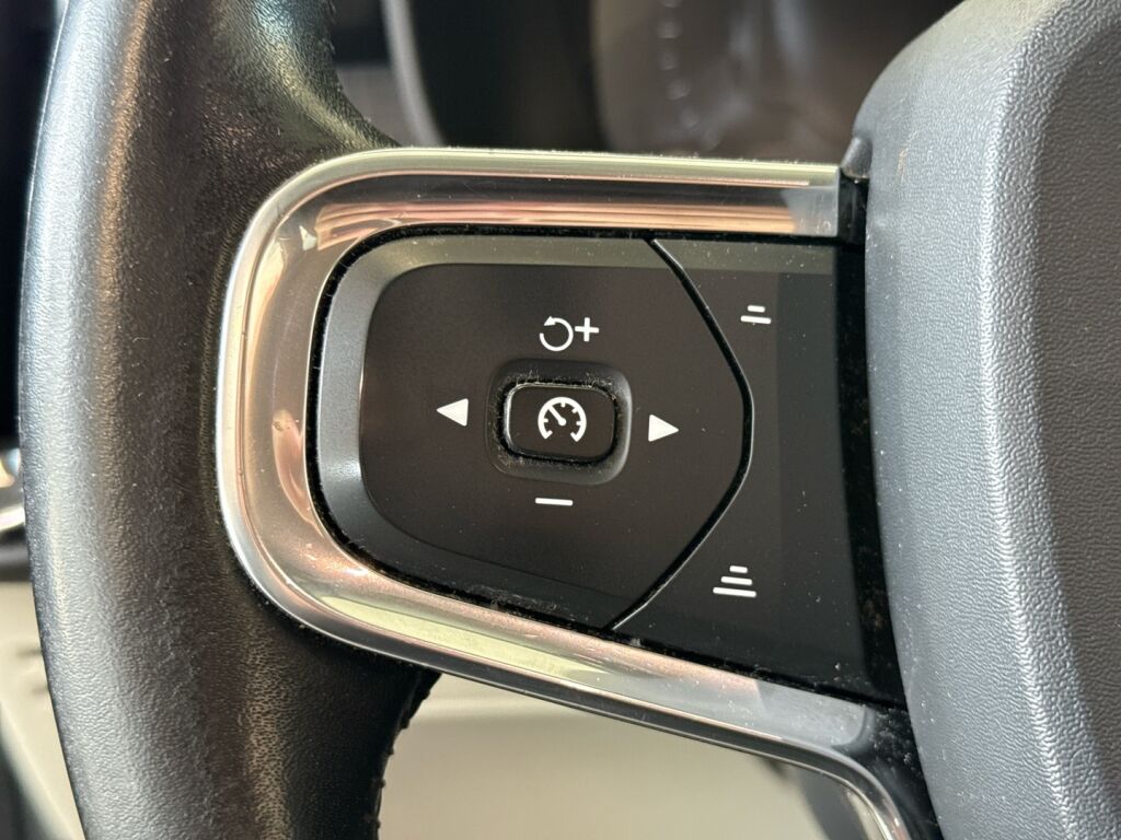 Volvo XC40 2019 Musta