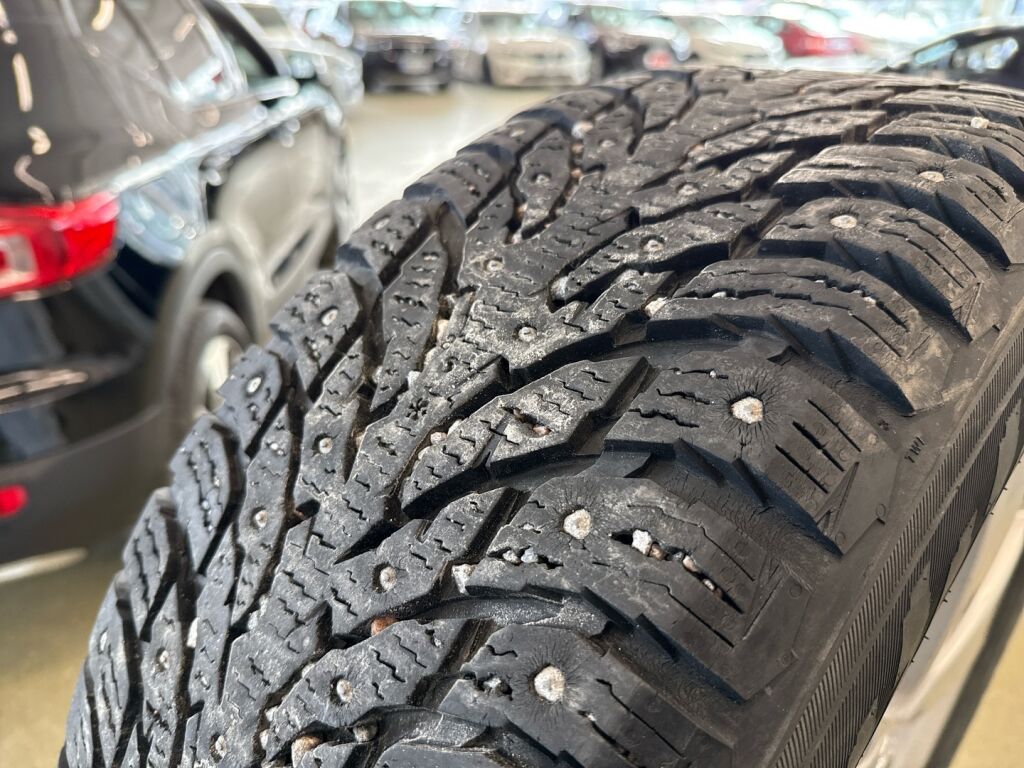 Volvo XC40 2019 Musta