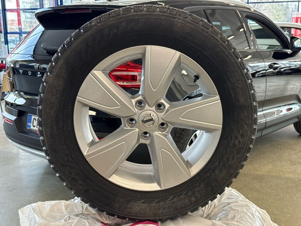 Volvo XC40 2019 Musta