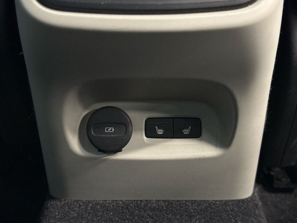 Volvo XC40 2019 Musta