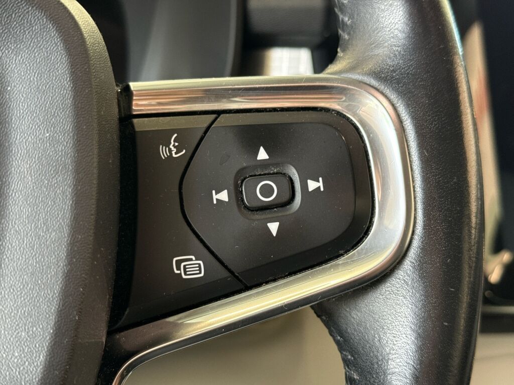 Volvo XC40 2019 Musta