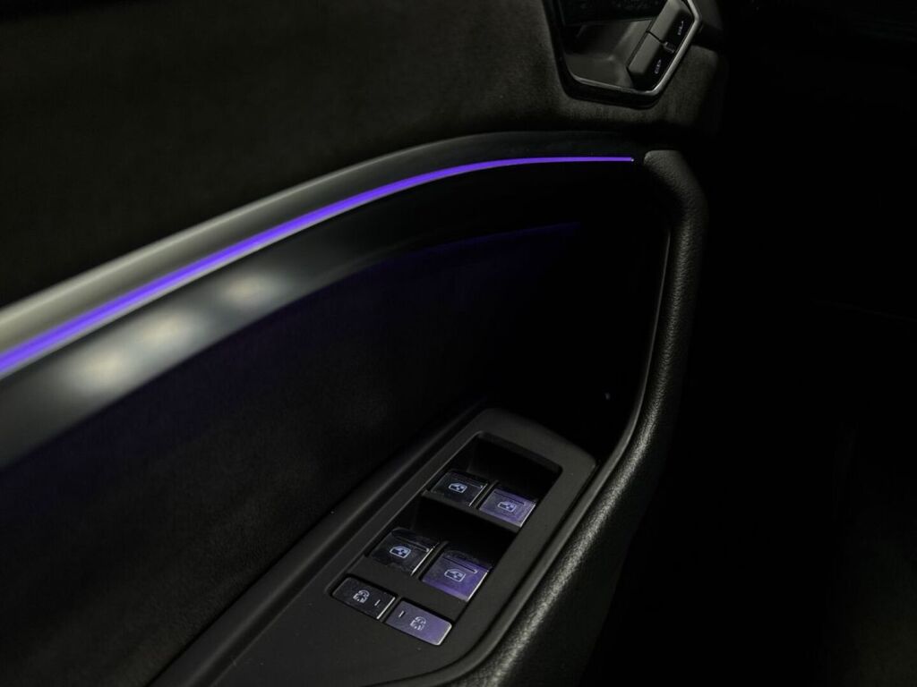 Audi e-tron 2019 Sininen