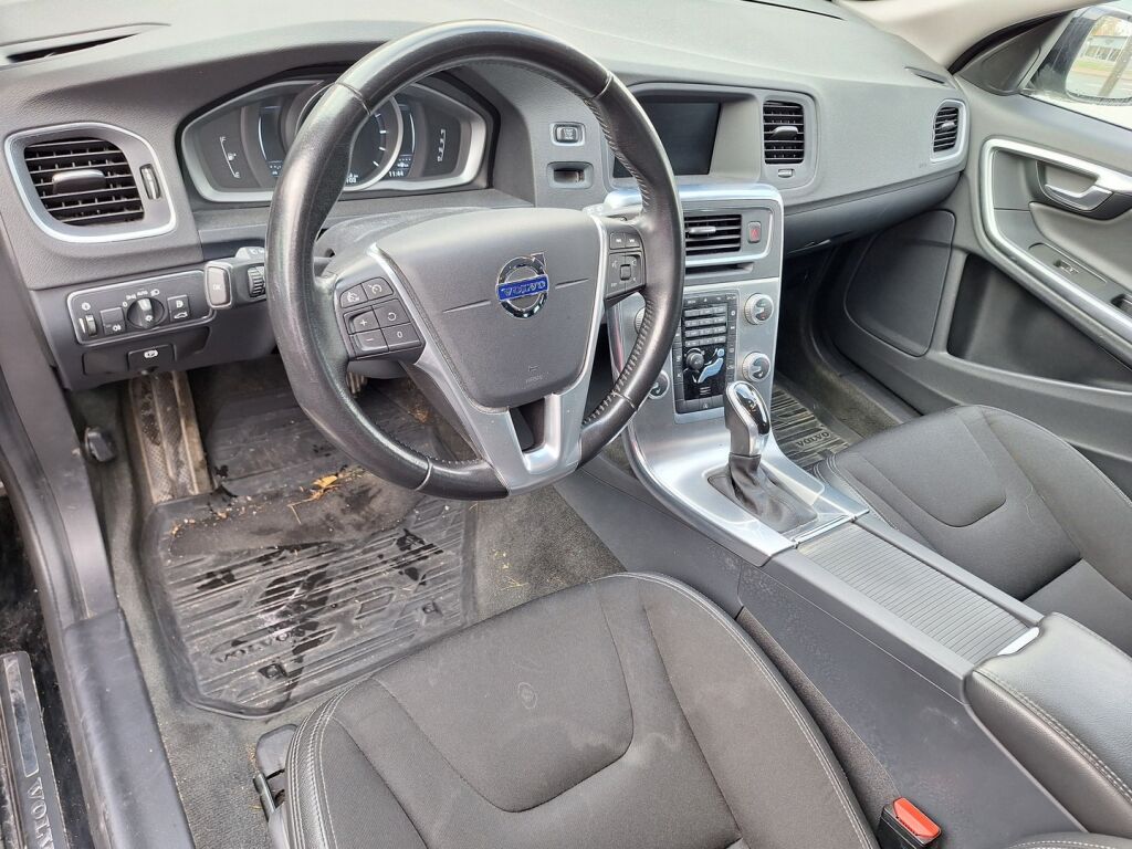 Volvo V60 Cross Country 2015 Musta