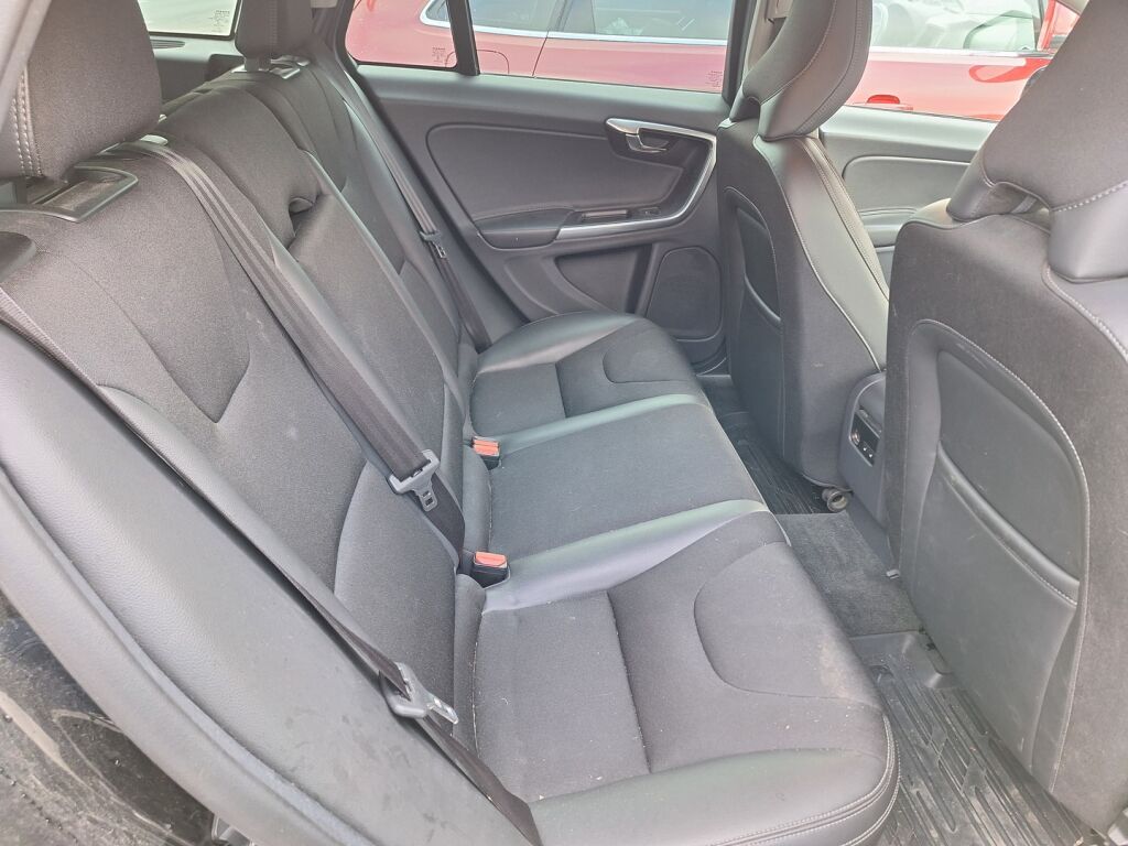 Volvo V60 Cross Country 2015 Musta
