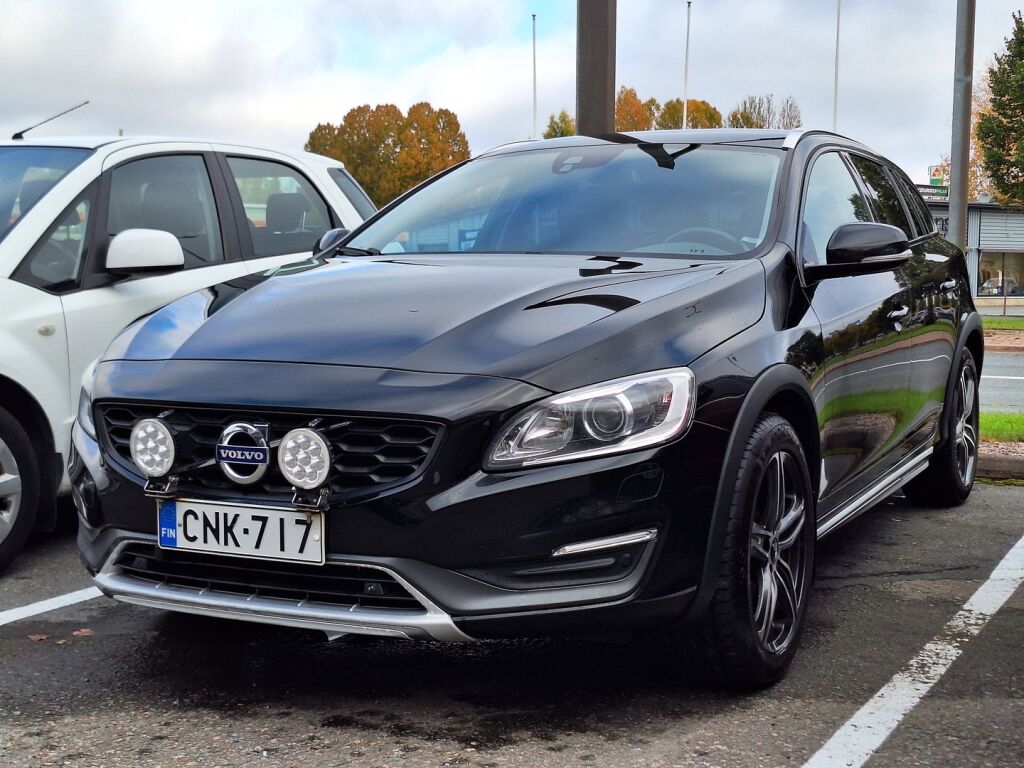 Volvo V60 Cross Country 2015 Musta