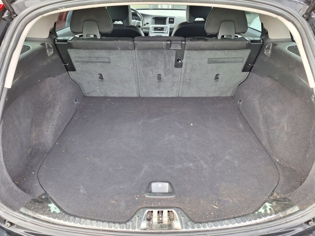Volvo V60 Cross Country 2015 Musta