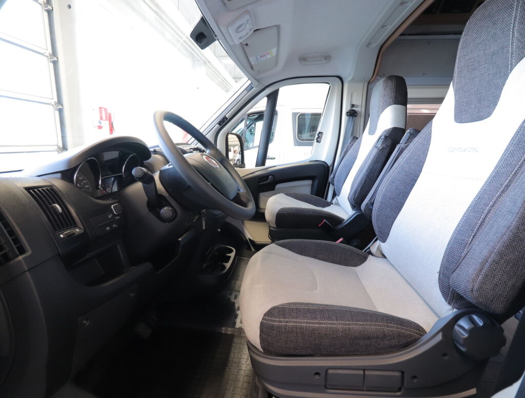 Weinsberg R 47 2019 Valkoinen