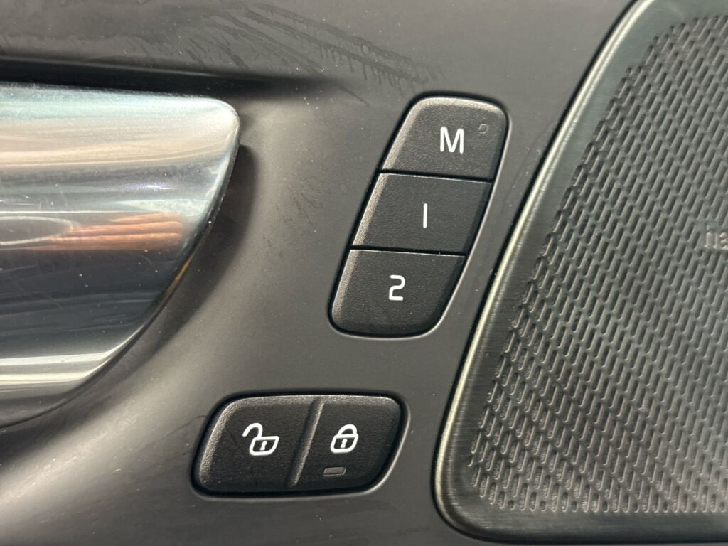 Volvo XC60 2019 Ruskea (beige)