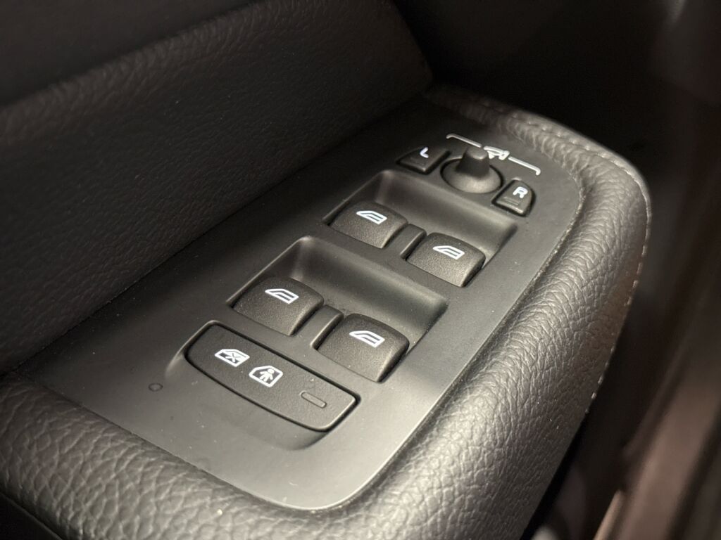 Volvo XC60 2019 Ruskea (beige)