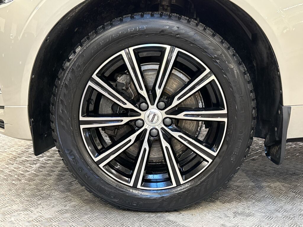 Volvo XC60 2019 Ruskea (beige)