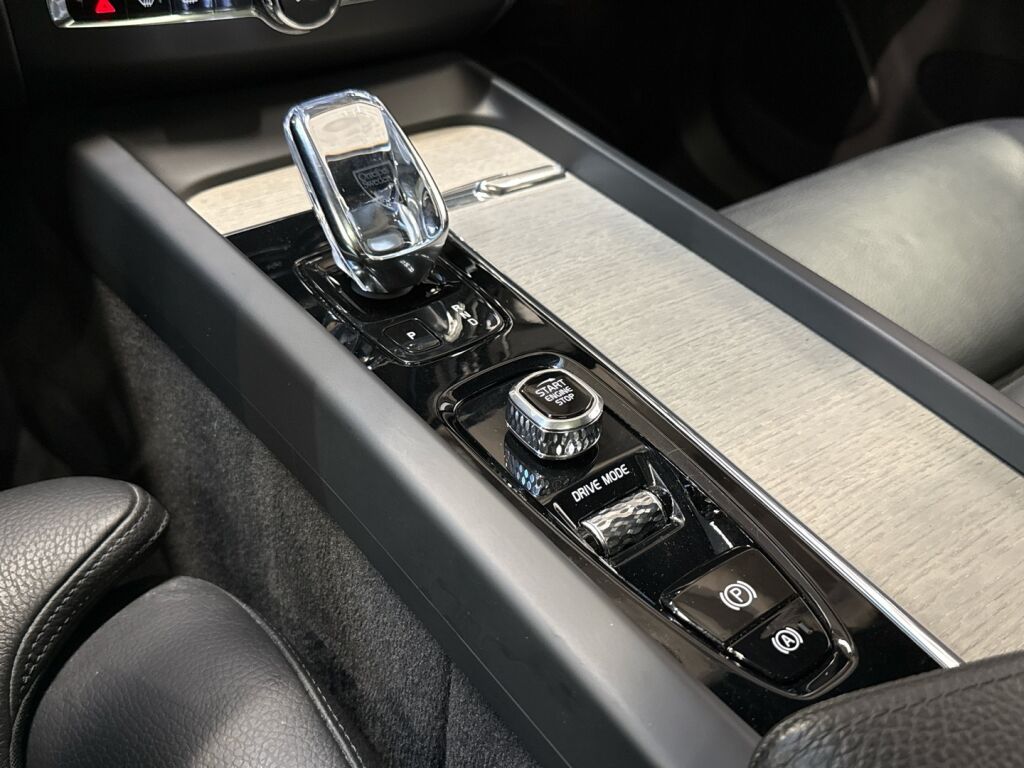 Volvo XC60 2019 Ruskea (beige)