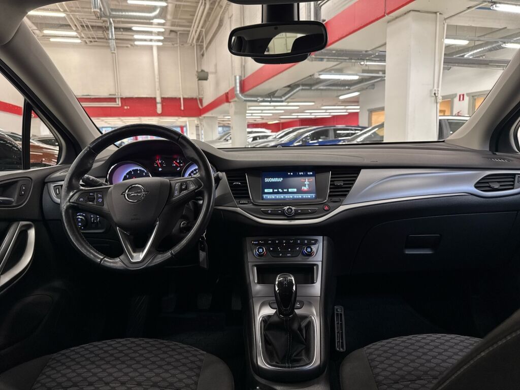 Opel Astra 2019 Musta