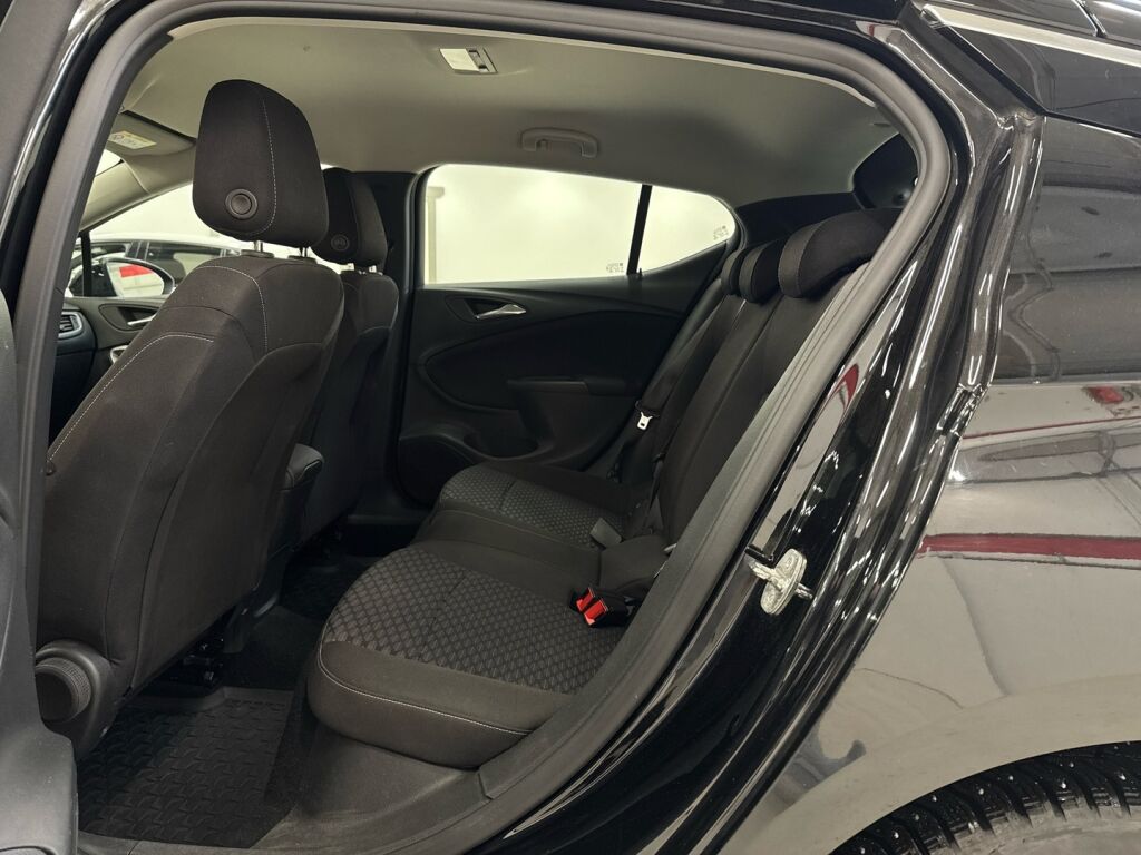 Opel Astra 2019 Musta