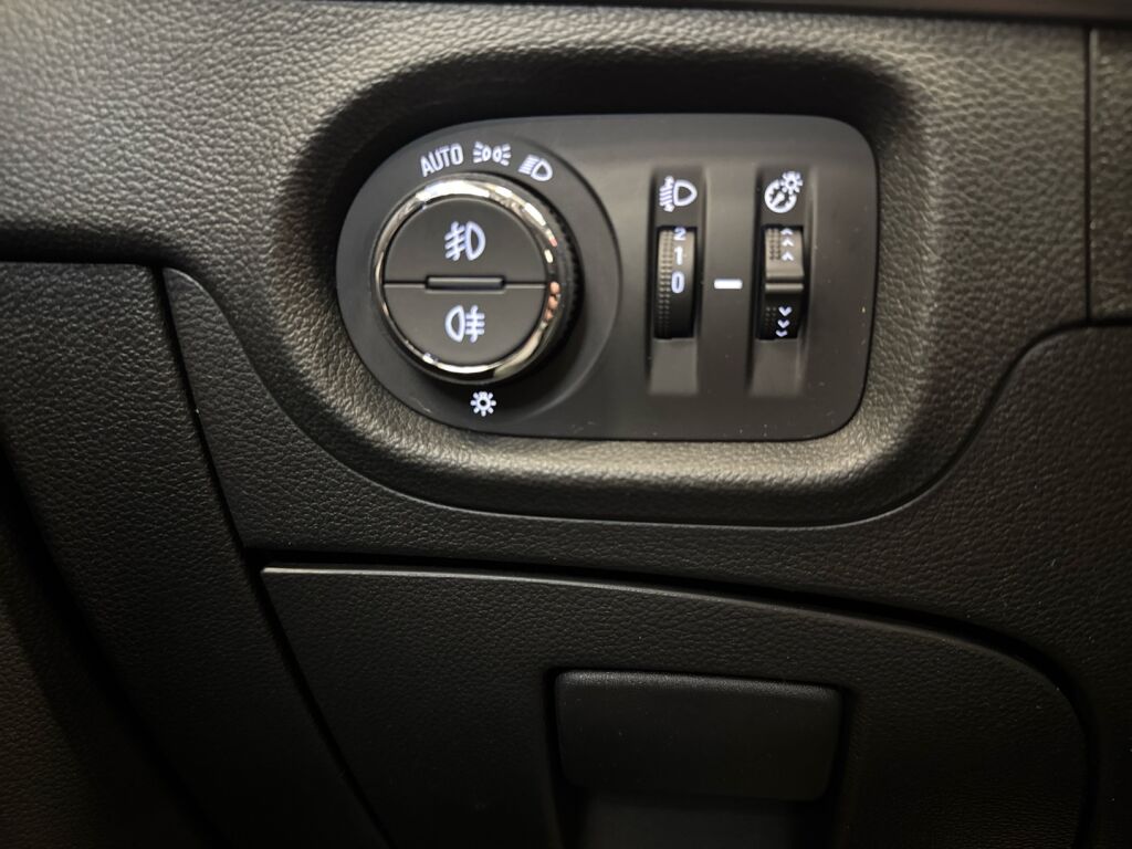 Opel Astra 2019 Musta