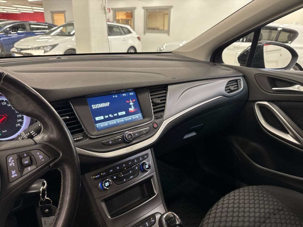 Opel Astra 2019 Musta