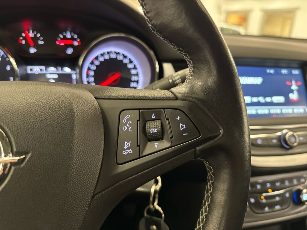 Opel Astra 2019 Musta