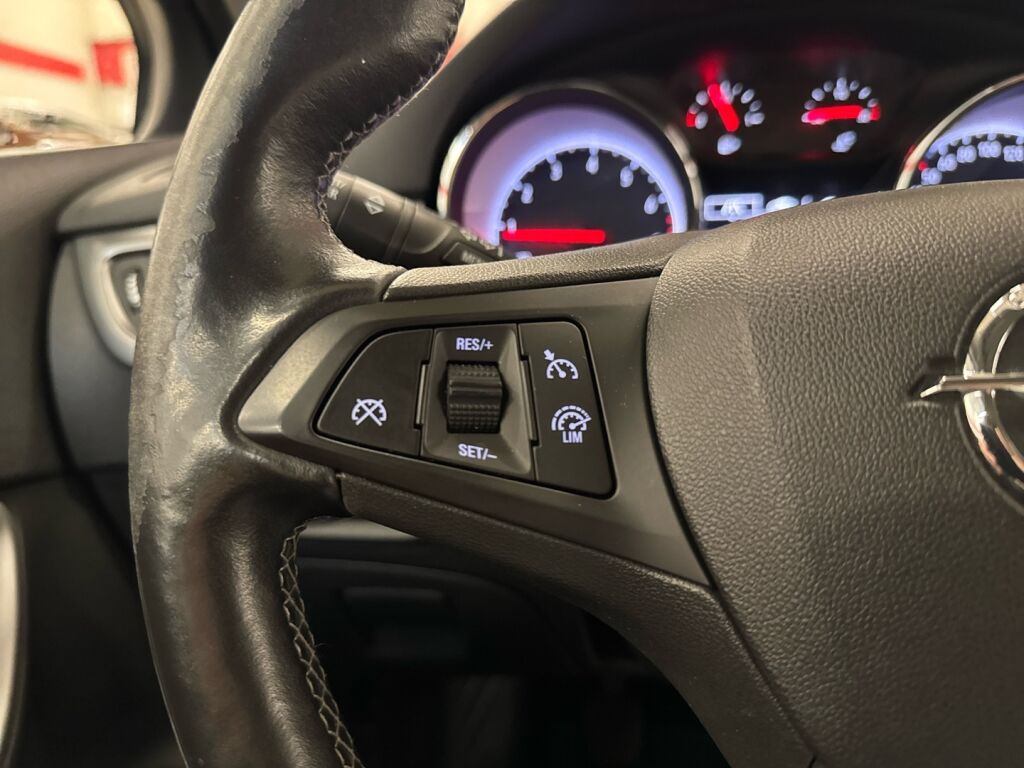 Opel Astra 2019 Musta