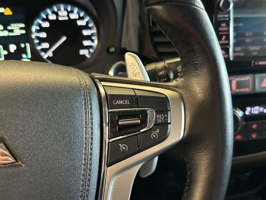 Mitsubishi Outlander PHEV 2016 Punainen