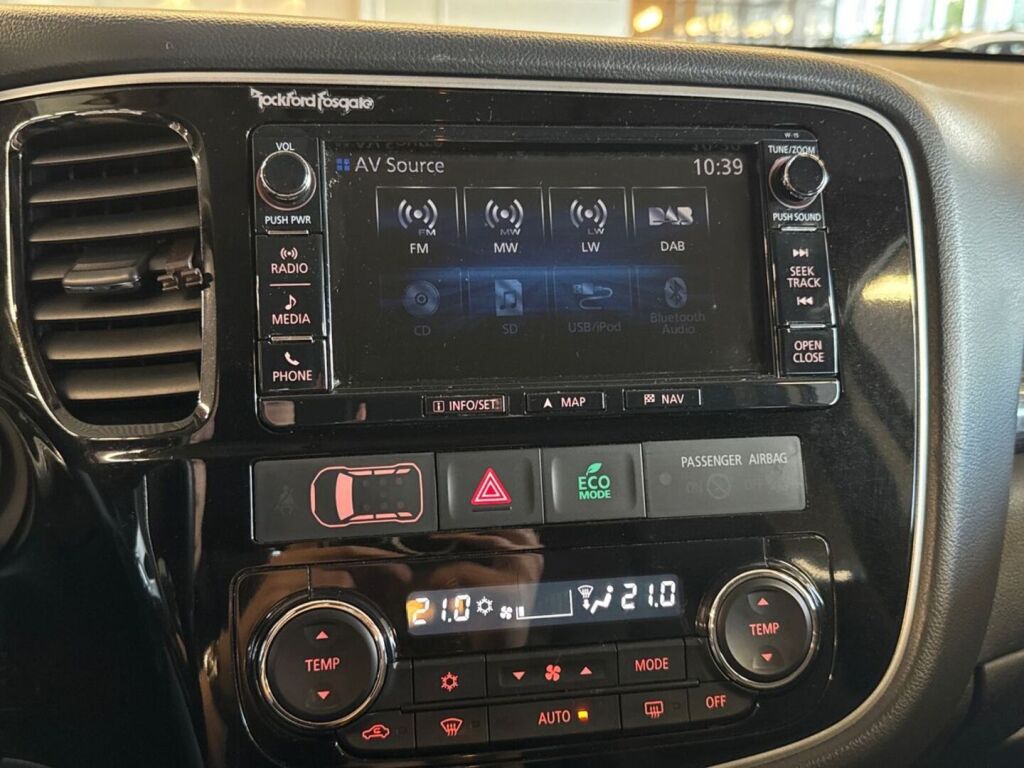 Mitsubishi Outlander PHEV 2016 Punainen