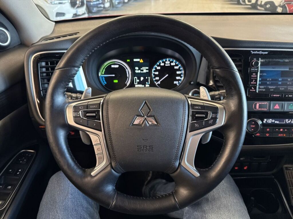 Mitsubishi Outlander PHEV 2016 Punainen