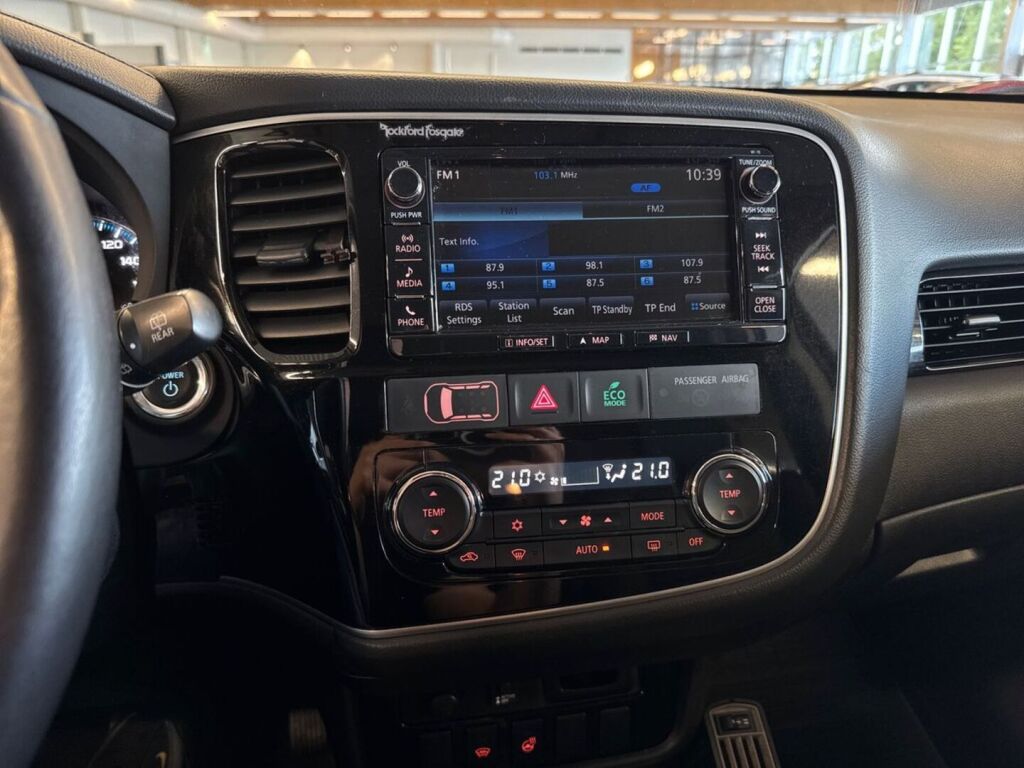 Mitsubishi Outlander PHEV 2016 Punainen
