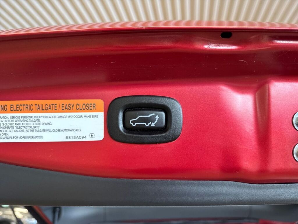 Mitsubishi Outlander PHEV 2016 Punainen