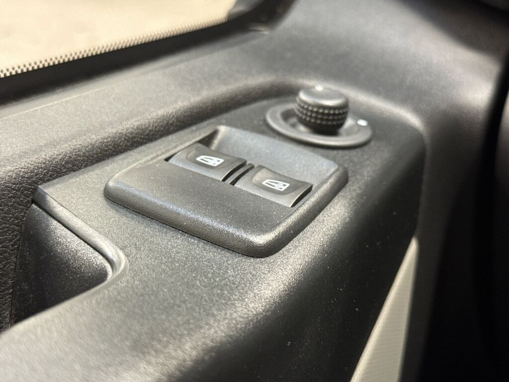 Nissan NV300 2020 Valkoinen