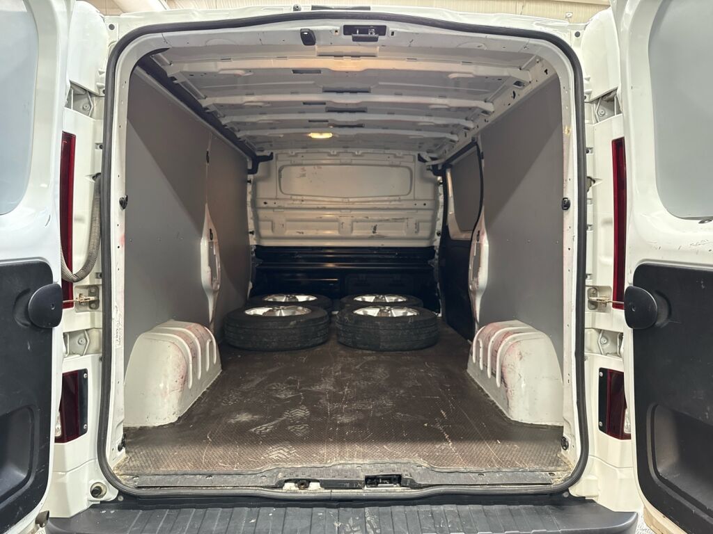 Nissan NV300 2020 Valkoinen