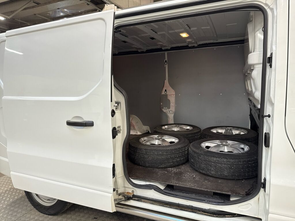 Nissan NV300 2020 Valkoinen