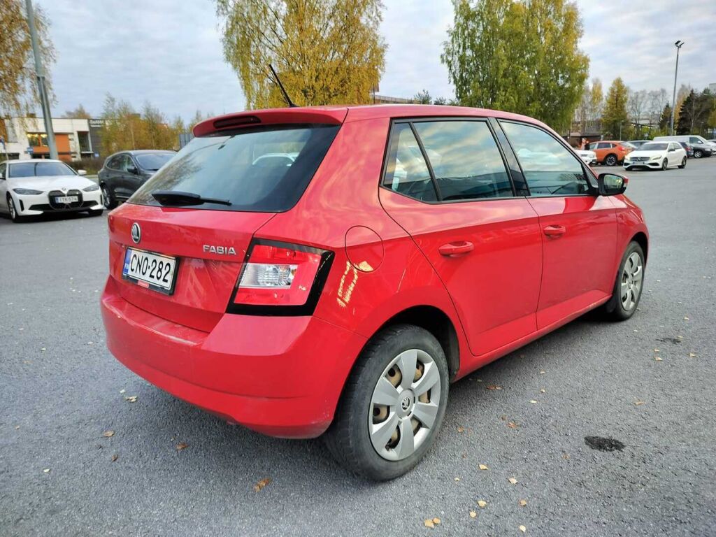 Skoda Fabia 2016 Punainen