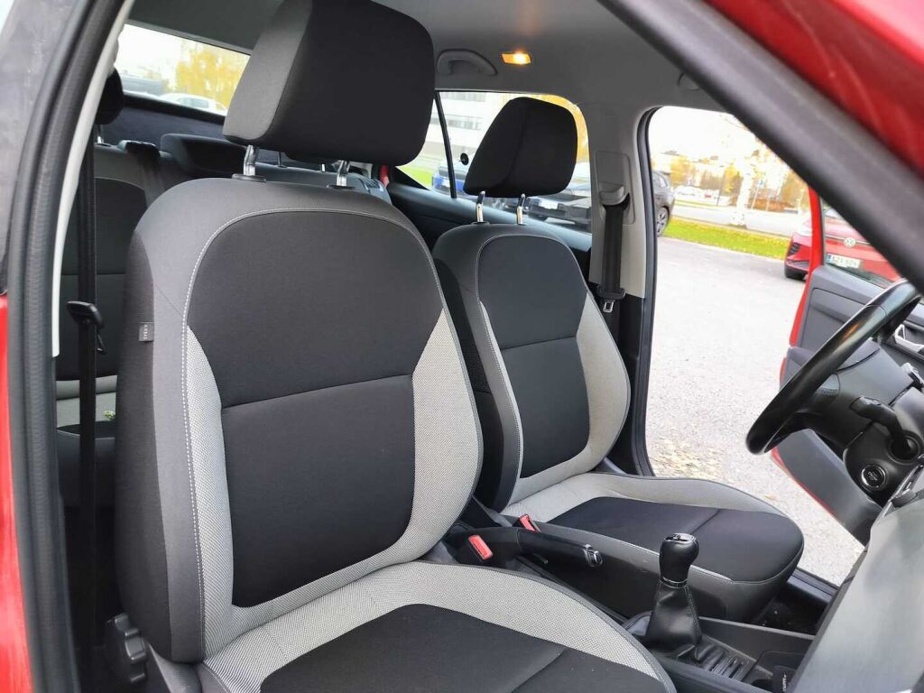 Skoda Fabia 2016 Punainen