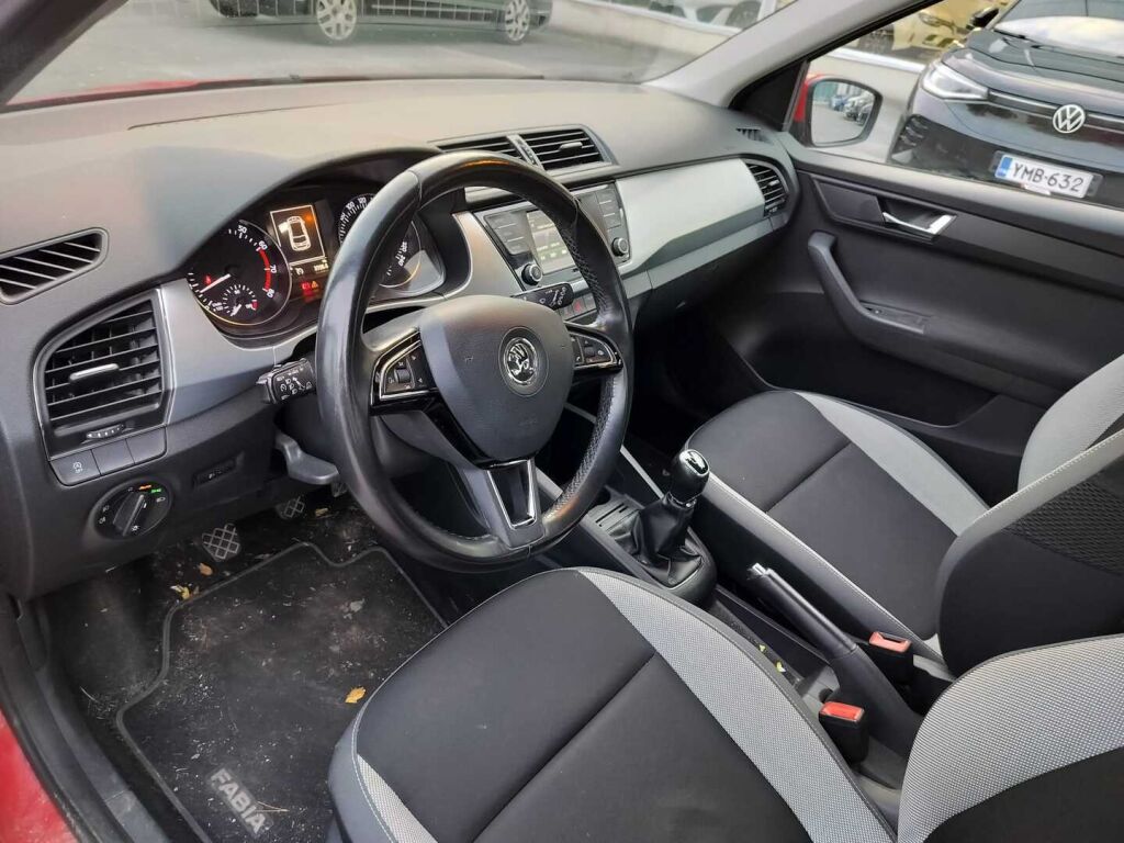 Skoda Fabia 2016 Punainen
