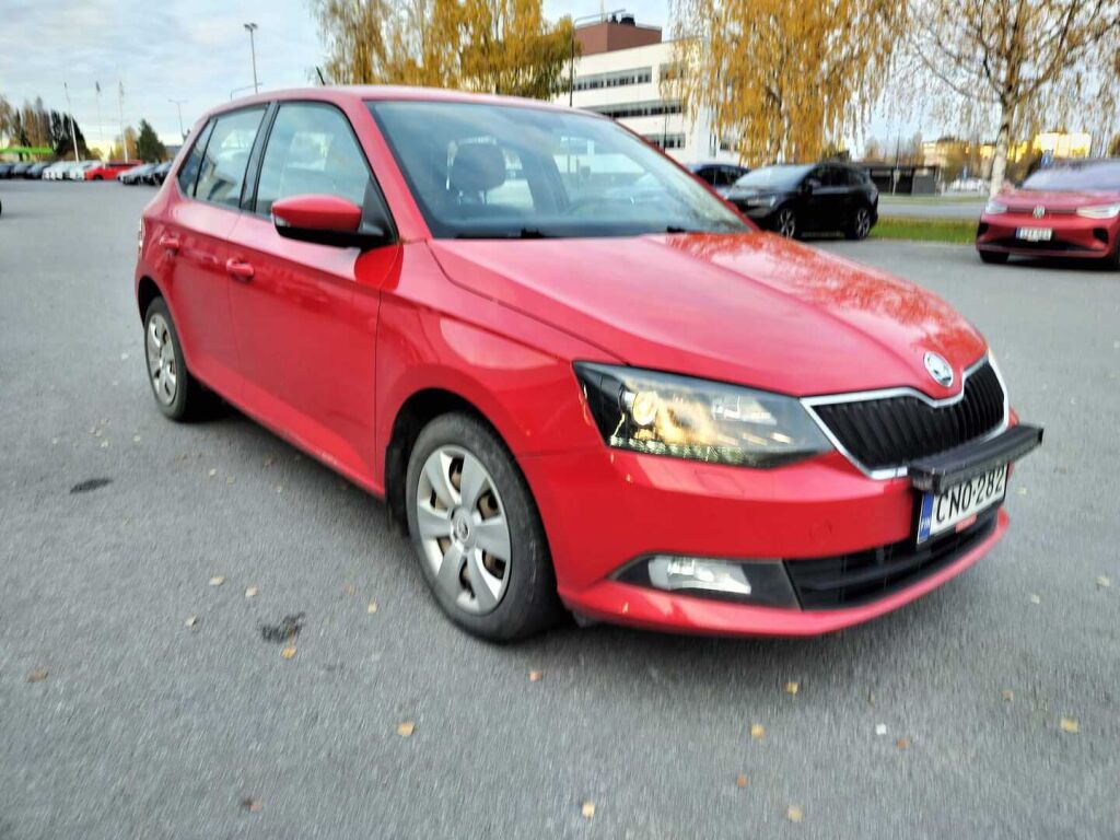 Skoda Fabia 2016 Punainen